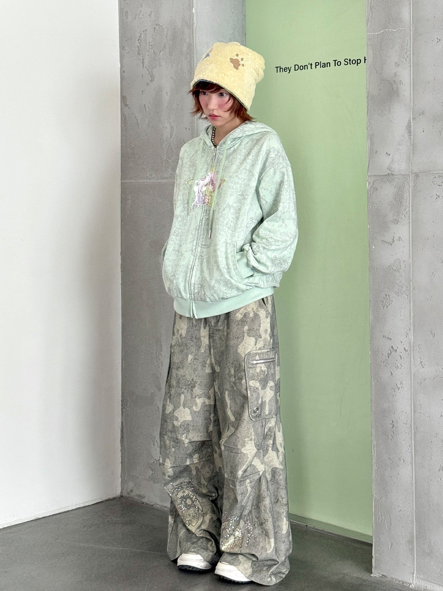 oliwabiu co-branded Star-studded hoodie jacket