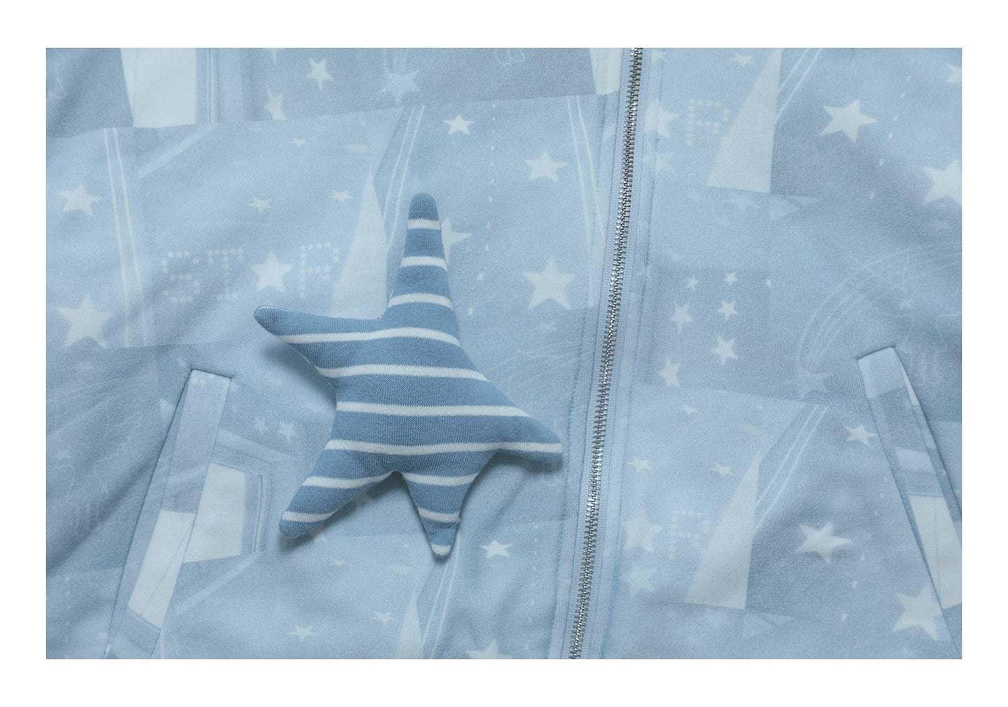 Star-Print Hooded Jacket with Diagonal Zipper
