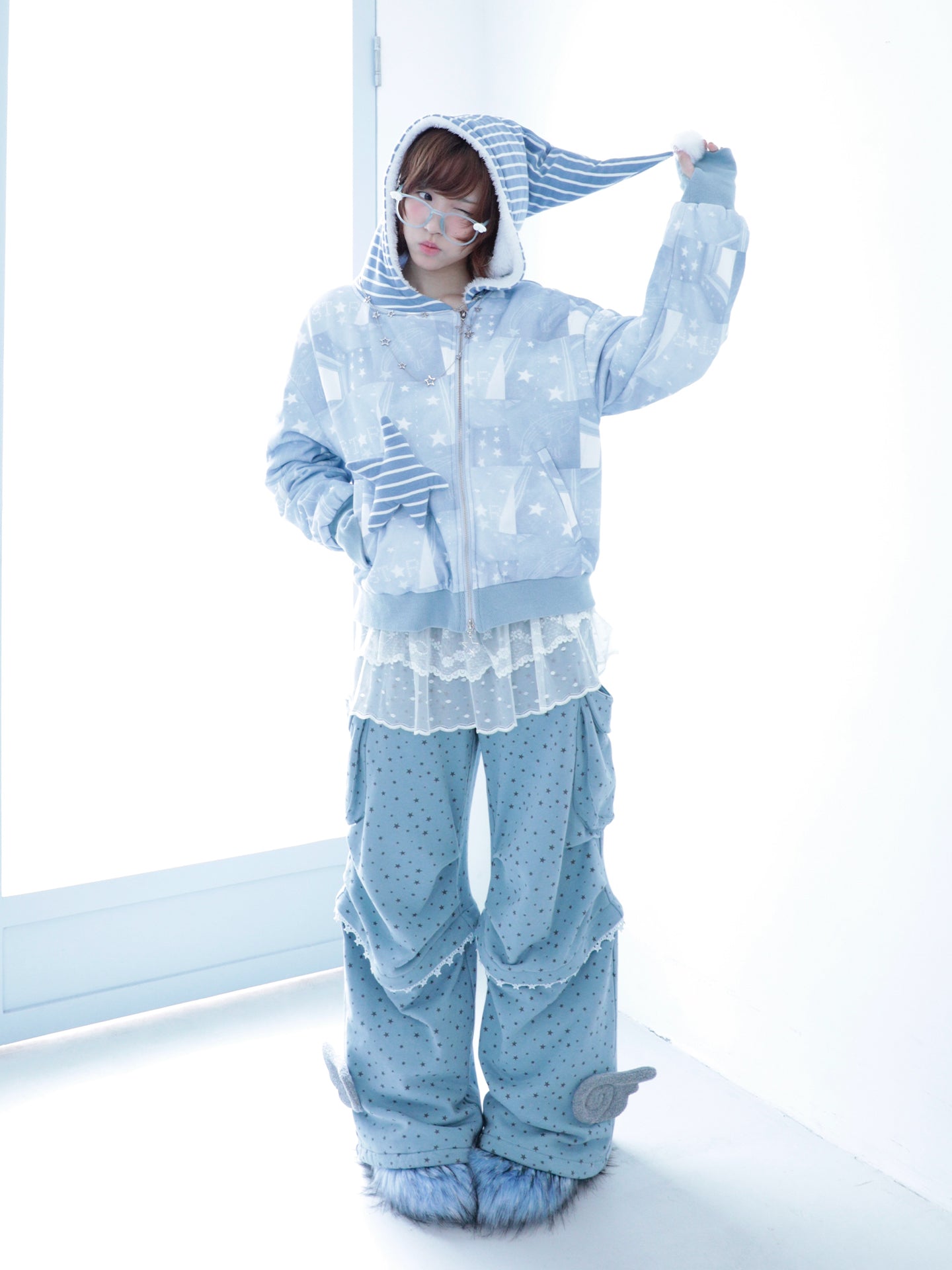 Star-Print Hooded Jacket with Diagonal Zipper