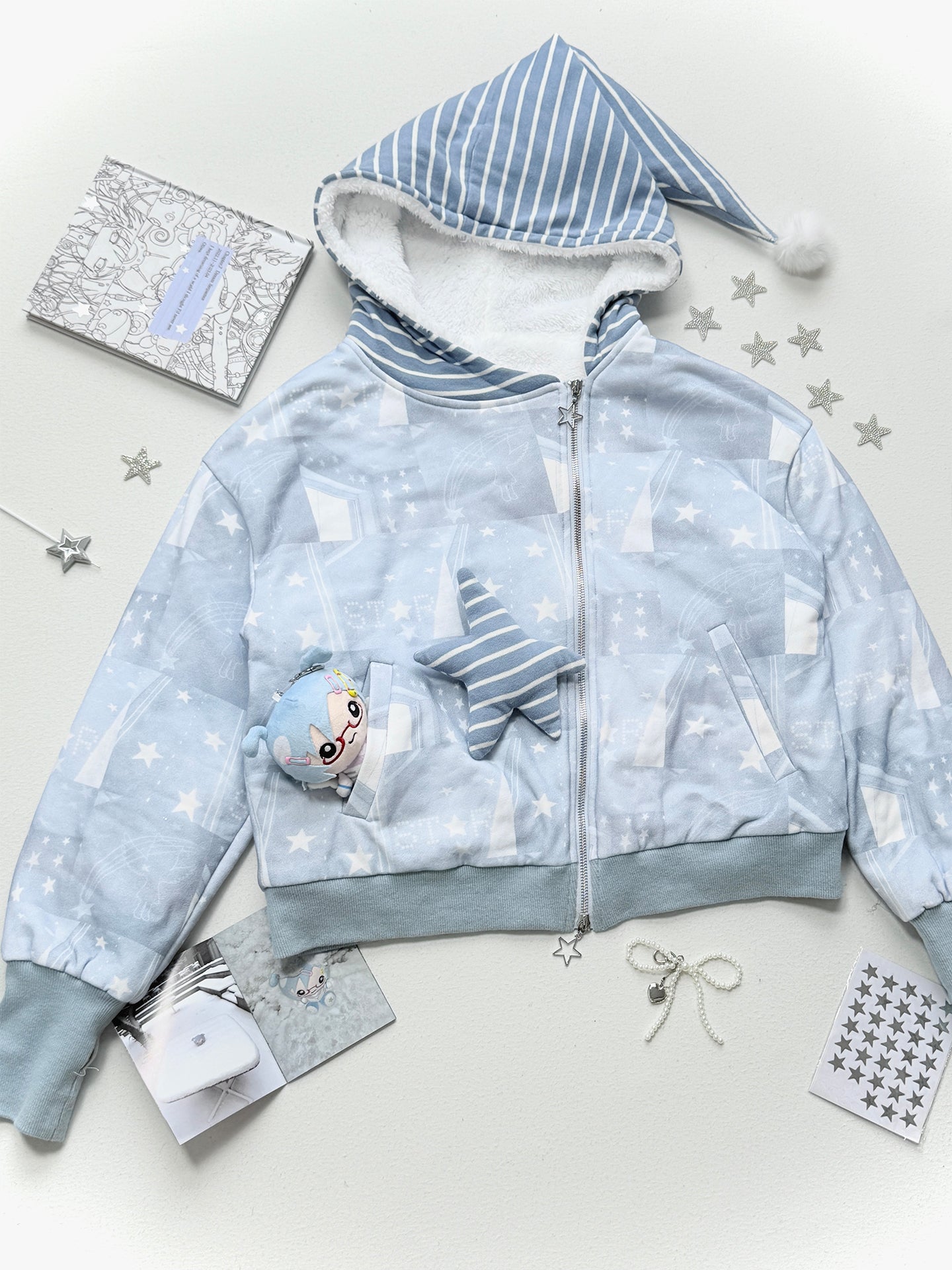 Star-Print Hooded Jacket with Diagonal Zipper