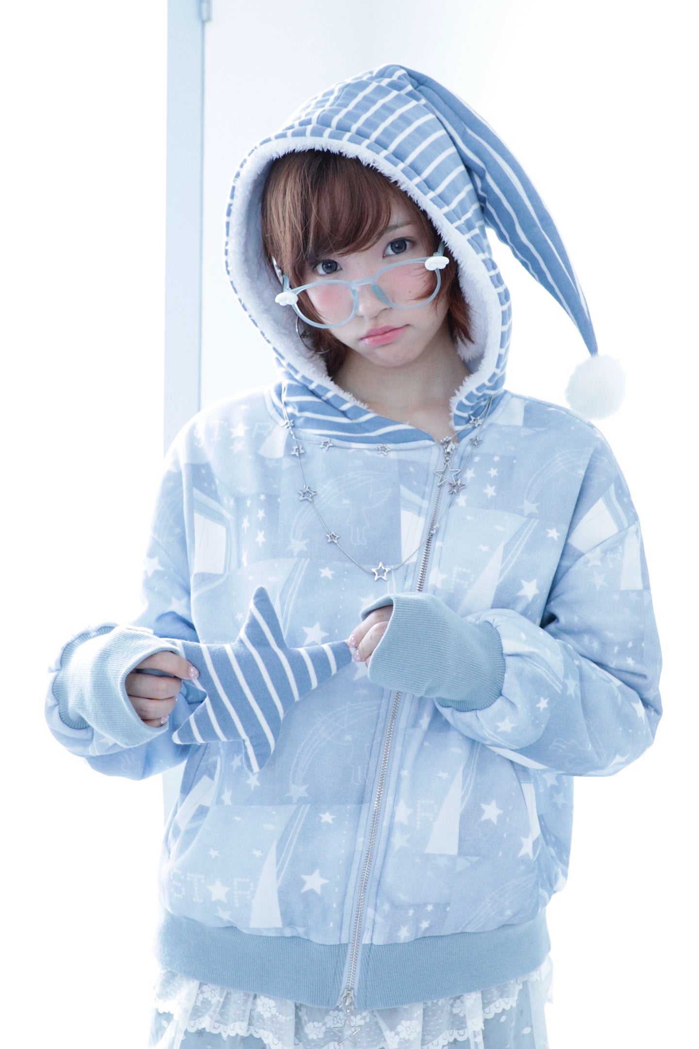 Star-Print Hooded Jacket with Diagonal Zipper